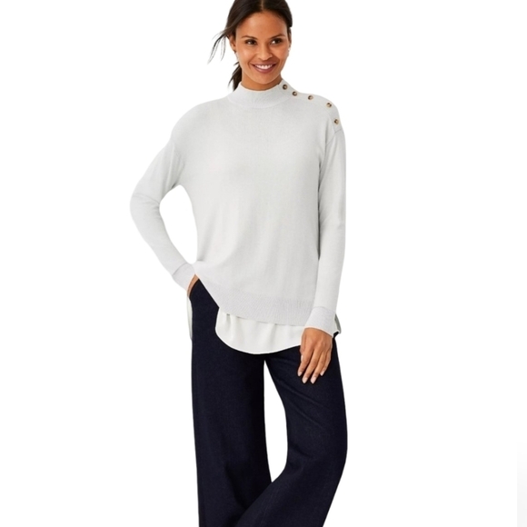 Ann Taylor Silver Gray Button Shoulder Sweater Size Medium - Picture 1 of 6